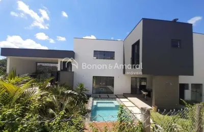 Casa moderna com 3 suítes, piscina aquecida e vista para mata nativa em condomínio fechado em valinhos
