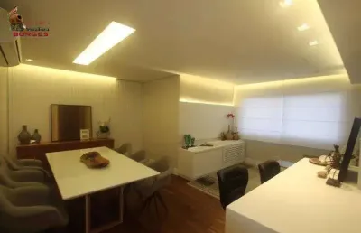 Recem reformado, ar condicionado, janelas anti ruído, lindo, moema!!
