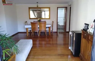 Moema pássaros super conservado com uma varanda super gostosa e lazer total