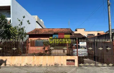 Casa com 2 quartos para alugar na Rua Laércio Lúcio de Carvalho, 47, Novo Rio das Ostras, Rio das Ostras
