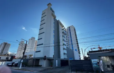 Apto semi-mobilhado no centro de piçarras apenas 200m do mar