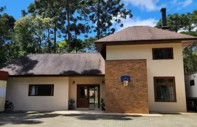 Chácara de luxo em condomínio: 3 quartos, 1 suíte, 2 salas, 3 banheiros, 6 vagas de garagem e 300m² - piraquara-pr, jardim esmeralda.