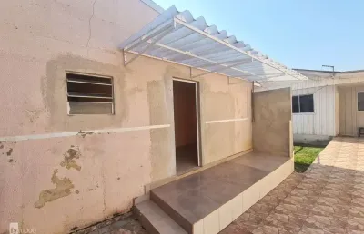 Casa com 2 quartos para alugar na rua eleonora faria costa da silva, 194, capão raso, curitiba por r$ 1.200