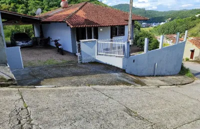Ampla casa com terreno extenso, um paraíso particular para você e sua família poderem reaxar!!