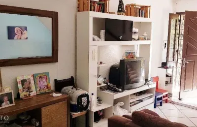 Casa com 2 quartos à venda na Rua Almiro Coimbra, 110, Morro Santana, Porto Alegre