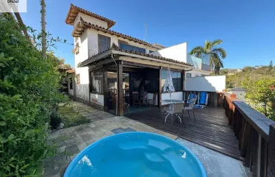 Casa em condomínio com 3 quartos e piscina privativa