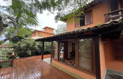 Casa em condomínio com 3 quartos a 100 metros da praia do forno.