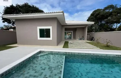 Casa nova em condomínio com 3 suítes e piscina privativa