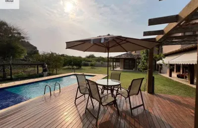 Casa sítio a 30 metros da praia, com vista para o mar.