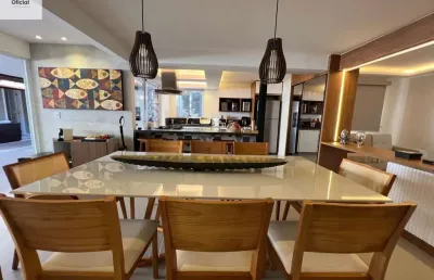 Casa em condomínio à venda, reformada, com 4 suítes, 300 metros da praia.