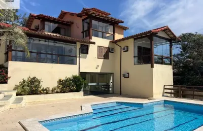 Casa à venda em búzios com 5 suítes, piscina, próximo á praia de geribá.