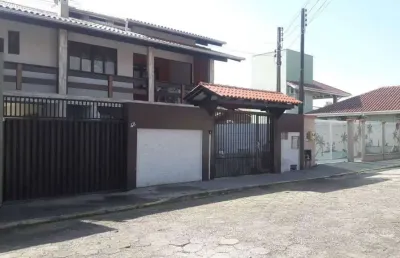 Casa com 6 quartos à venda na travessa max scheschter, 48, praia de armação do itapocorói, penha, 300 m2 por r$ 1.900.000