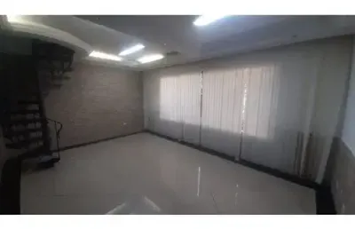 Casa ampla e bem localizada na vila moinho velho: conforto, praticidade e segurança em um só lugar