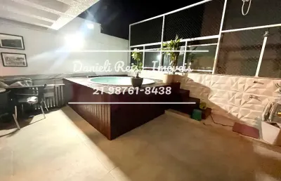 Cobertura duplex, piscina, 3 quartos, 2 suítes, 2 vagas.