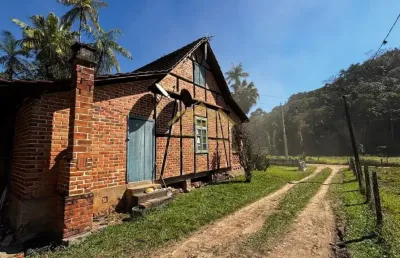 Lindo sítio em pomerode com uma ampla pastagem muito bem localizado