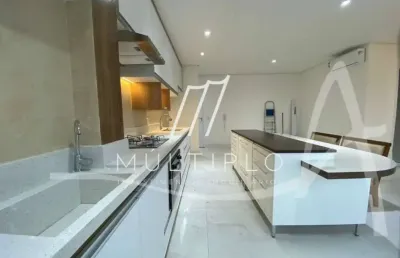 Apartamento para venda mobiliado em alphaville com 2 quartos e sala ampliada