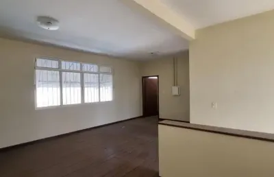 Alugo casa comercial em cuiabá com excelente localização.