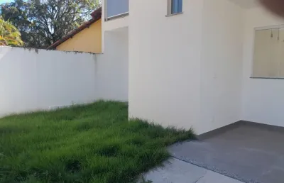 Casa  próximo a comércio ,ônibus na porta a 50 metros da avenida central