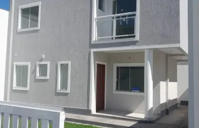 Linda casa pronta pra morar bairro privilegiado, próximo a praia de itacoatiara.