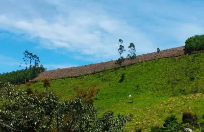 Chácara bem localizada com linda vista em igaratá- sp