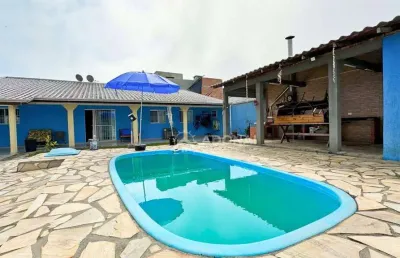Casa com piscina e amplo terreno, à venda, 170 m² por r$ 695.000 - brejatuba - guaratuba/pr