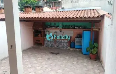Sobrado com 3 dorms, 1 suíte, 4 vagas, 217m2 na vila comercial