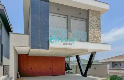 Casa de condomínio com 3 suítes, 6 vagas, 265m2 em alphaville