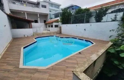 Sobrado com 4 dorms, 1 suíte, 4 vagas, 289m2 na vila mangalot