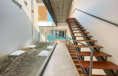 Sobrado com 3 suítes, 2 vagas, 280m2 na vila madalena