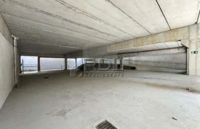 Excelente predio comercial proximo a facilidades/centro