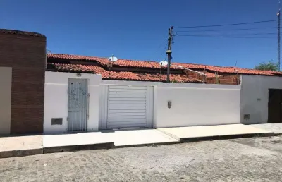 Casa com 2 quartos à venda na Rua Humberto Levita, 117, Aruana, Aracaju