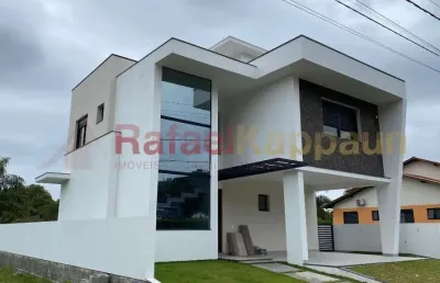 Sua casa nova com projeto moderno em condomínio fechado!
