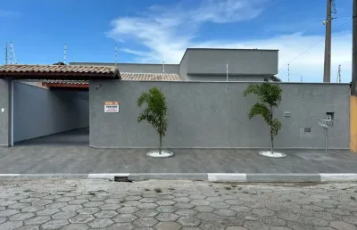 Casa      nova  avenda    em  itanhaem    frente  da praia  com 254 metros    com 3 dormitoriose  sendo suites,3 vagas