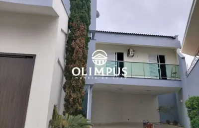 Linda casa de luxo com 430m² e ótima infraestrutura.