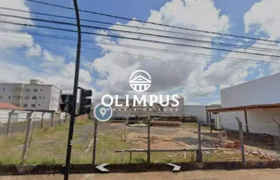 Excelente opção de terreno com aproximadamente 1080 m² de esquina.