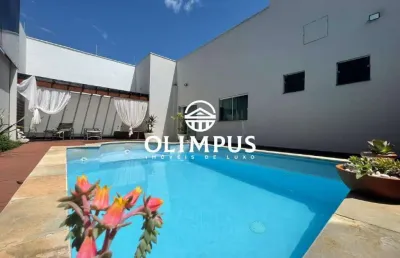 Belíssima casa de 260m² com excelente localização, dispondo de ótimo acabamento.