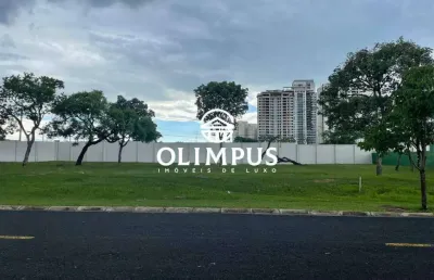 Excelente lote de 620m² dispondo de excelente localização no bairro jardim karaíba dentro do condomínio vila dos ipês.