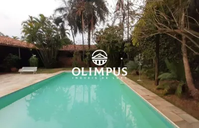 Linda casa rústica de 400m² de área construída e 1.080m² de terreno na zona sul da uberlândia.