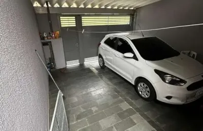Casa térrea do jd. florida  125m² terreno; 99,20m² área construída; dois quartos na parte de dentro do imóvel e um quarto com banheiro nos fundos; sala; cozinha; banheiro social; lavanderia; garagem c