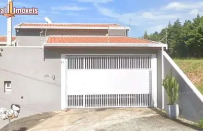 Casa jd regente, rua sem saída, 03 quartos, sendo 01 suíte, 01 banheiro, sala de estar e jantar, cozinha, lavanderia, área de luz, churrasqueira, garagem para 2 carros. terreno 150mts, área construída