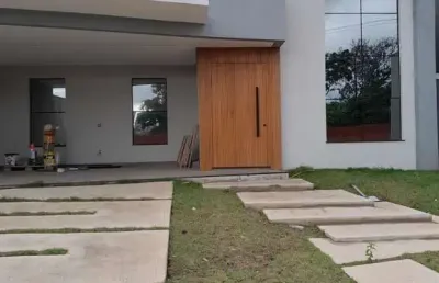 Lindo imóvel terreo, condominio parque gran reserve com 3 suítes, sala ampla, cozinha, piscina, area de serviço, garagem coberta para 2 carros.