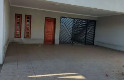 Sobrado - venda ou locação piso superior 3 suites, mezanino, escritório, sacada. piso inferior hall de entrada, sala de estar, sala de jantar, lavabo, 2 dormitorios, wc., cozinha planejada, despensa, 