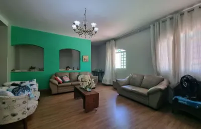 Casa com 5 quartos para alugar no Bancários, Londrina 