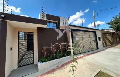 Linda casa disponível para venda no jd universitário