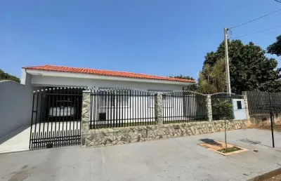 Casa com 3 quartos à venda na Rua das Seringueiras, 123, Parque das Bandeiras, Maringá