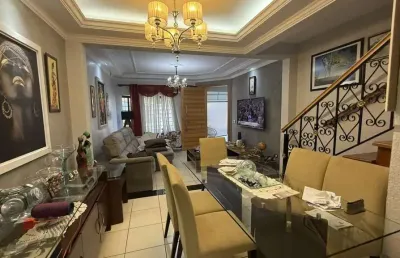 Casa com 2 quartos à venda na Rua Pioneiro Raimundo Bueno de Magalhães, 986, Parque Residencial Tuiuti, Maringá