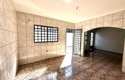 Casa com 2 quartos à venda na Rua Pioneira Maria Lopes, 769, Parque Residencial Aeroporto, Maringá
