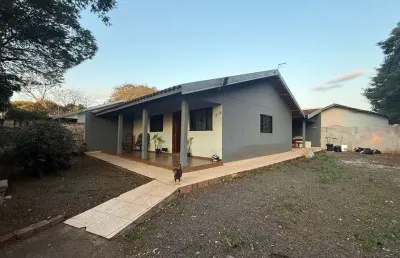 Casa com 3 quartos à venda na Rua Pioneiro Geraldo Portela, 319, Conjunto Habitacional Requião, Maringá