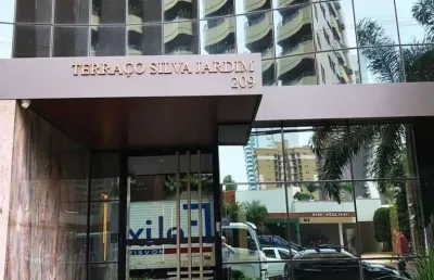 Apartamento com 4 quartos para alugar na Rua Silva Jardim, 205, Zona 01, Maringá