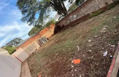 ✨casa com metade do lote livre para construção✨ 2 quartos, sendo 1 com closet